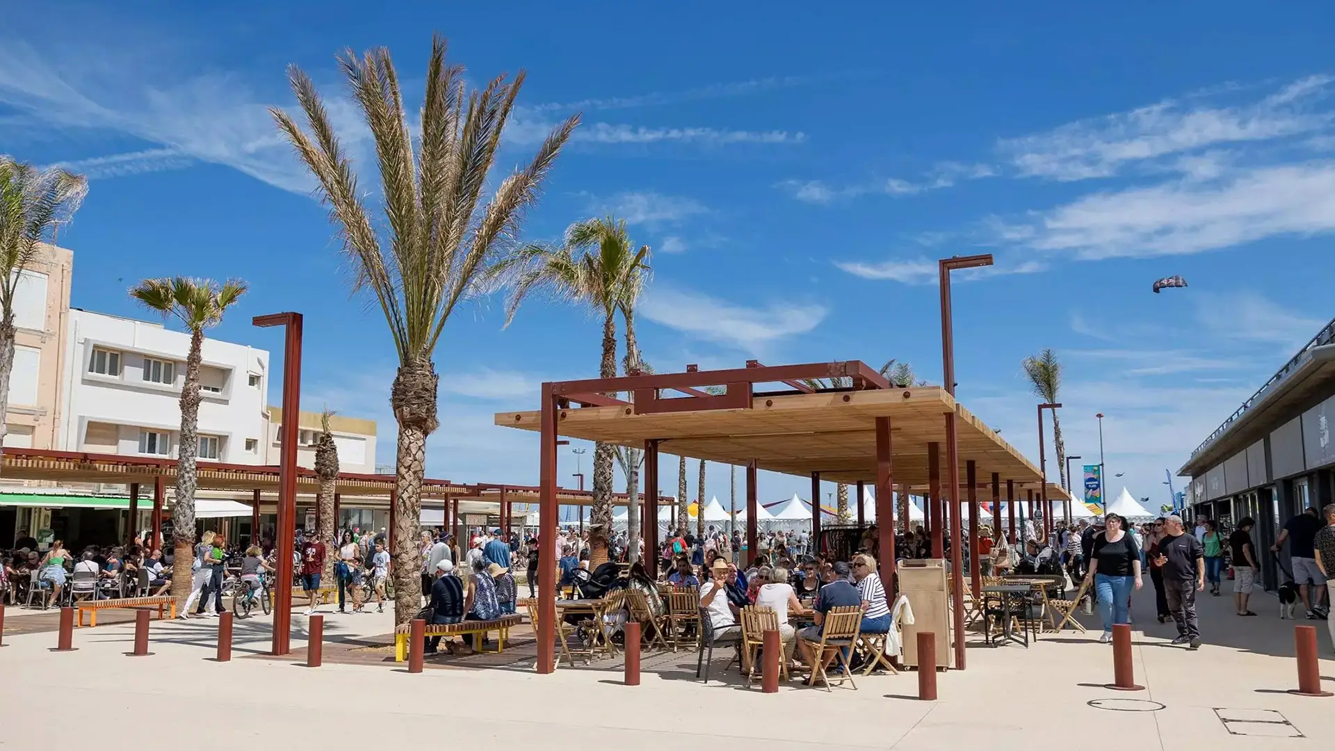 Esplanade et plage à Narbonne-Plage