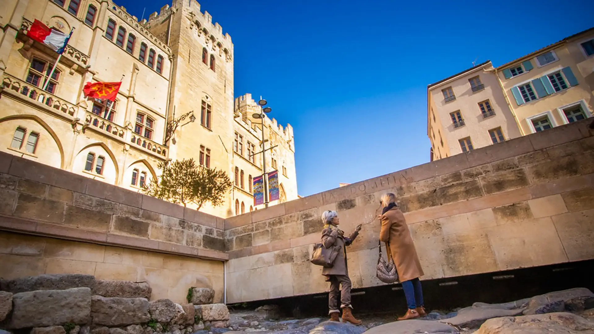 Ruelles et façades de Narbonne